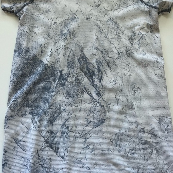 lululemon athletica Swiftly Tech Short Sleeve 2.0 -Multi Dye -Size 8 - Picture 7 of 7